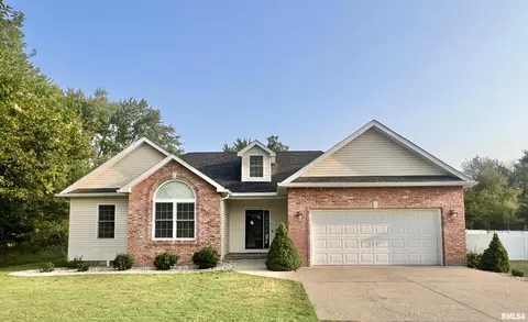 1102 Noelle Ln, Carterville, IL 62918