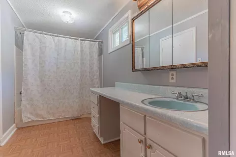 1542 Hester Ave, Centralia, IL 62801 photo 6