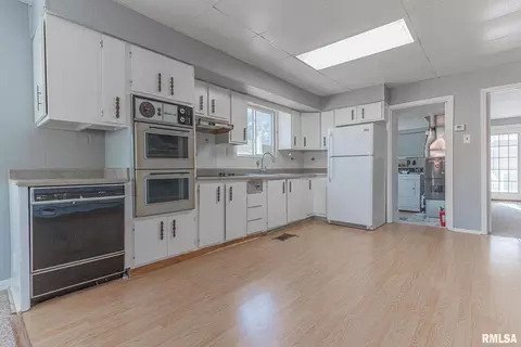 1542 Hester Ave, Centralia, IL 62801 photo 9