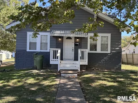 304 Madison St, Benton, IL 62812