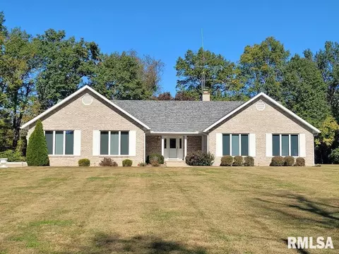 701 N Dogwood Ln, Mcleansboro, IL 62859