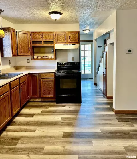 211 William St, Salem, IL 62881 photo 10