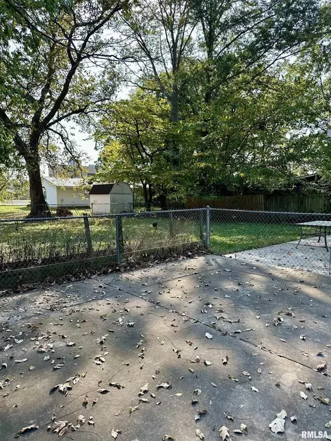 211 William St, Salem, IL 62881 photo 2