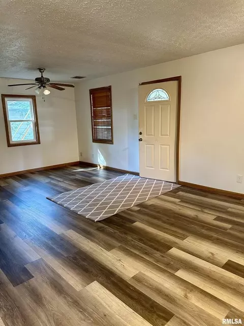 211 William St, Salem, IL 62881 photo 5