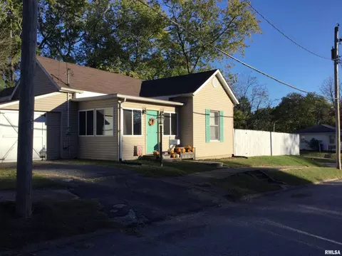 202 Court St, Anna, IL 62906