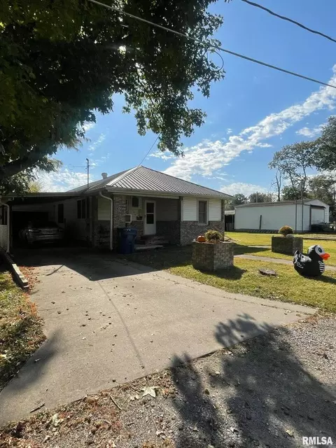 1204 Espy St, Benton, IL 62812 photo 3