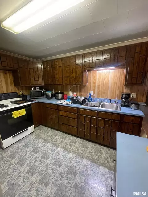 1204 Espy St, Benton, IL 62812 photo 14