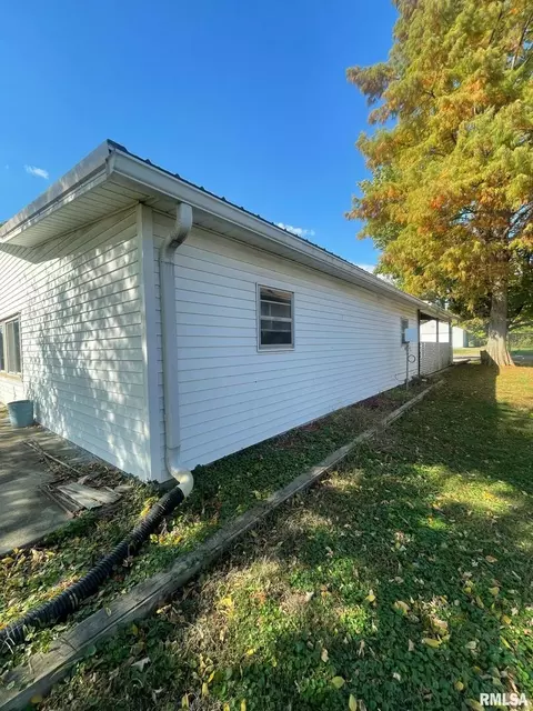 1204 Espy St, Benton, IL 62812 photo 7