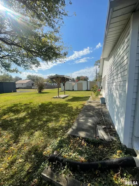 1204 Espy St, Benton, IL 62812 photo 8