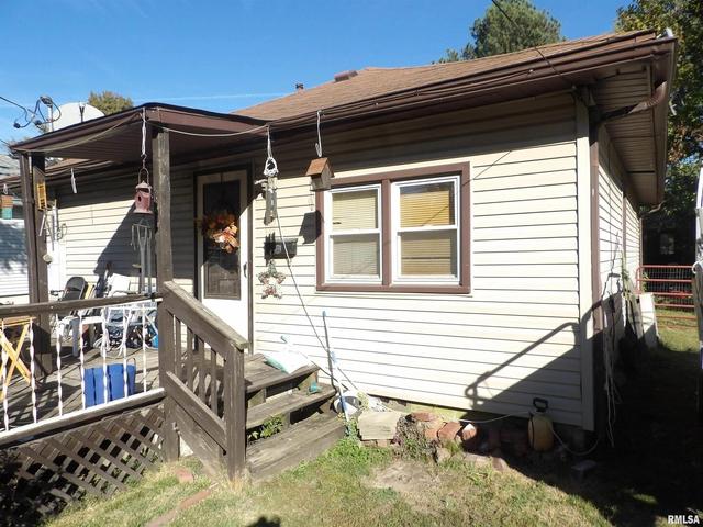 410 Grand St, Benton, IL 62812