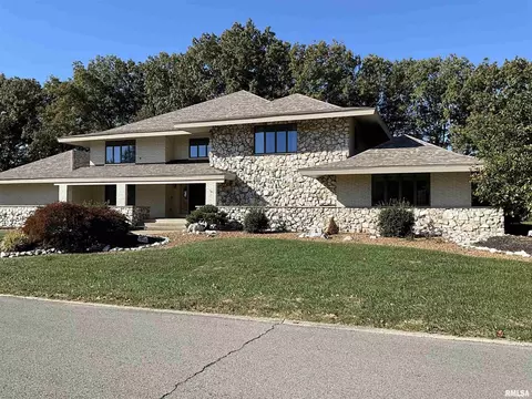 206 Dinah Ln, Marion, IL 62959
