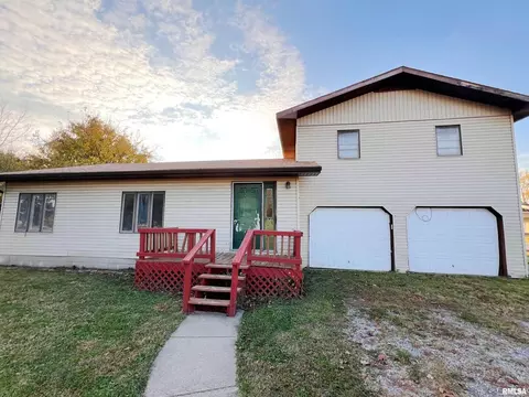 211 E Florence St, Sesser, IL 62884