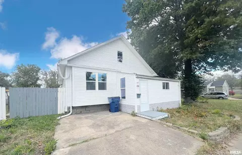 109 E 4th St, West Frankfort, IL 62896