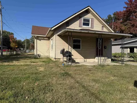 701 Highland St, Benton, IL 62812