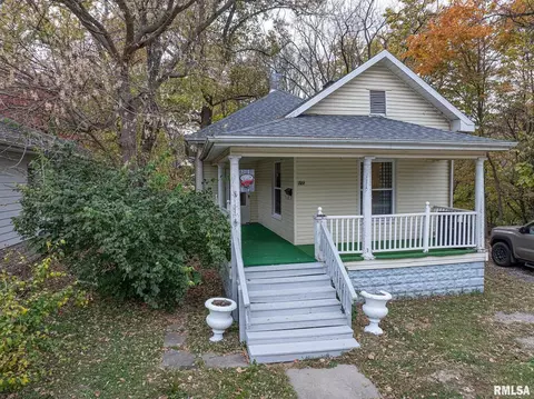 727 N Broadway Ave, Salem, IL 62881