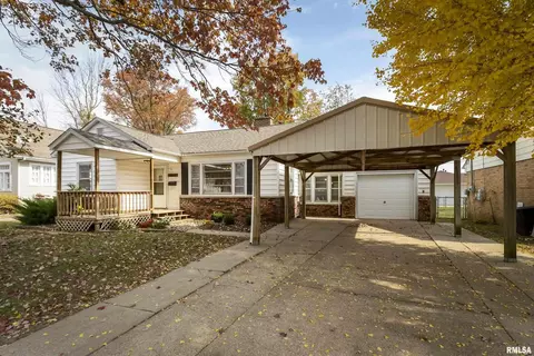 909 S Virginia Ave, Marion, IL 62959
