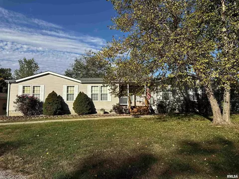 13411 Hamilton Pike Rd, Whittington, IL 62897