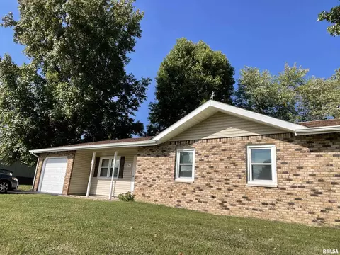 34 Aaron Dr, Christopher, IL 62822