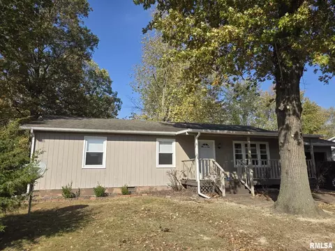 1104 Thomas Dr, Carterville, IL 62918