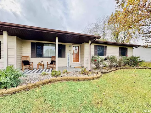 103 Camelot St, De Soto, IL 62924