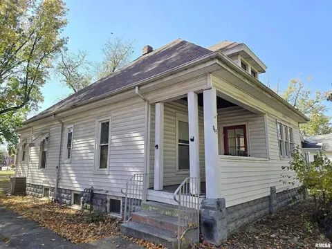 865 E Broadway St, Centralia, IL 62801