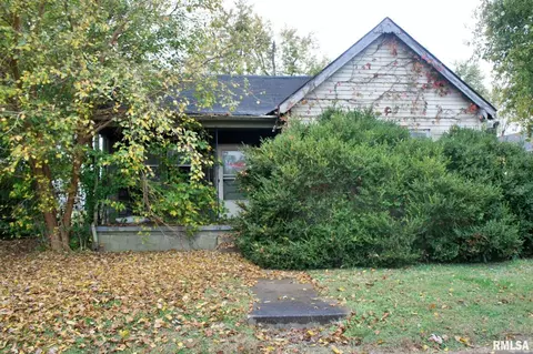 1114 E 5th St, Metropolis, IL 62960
