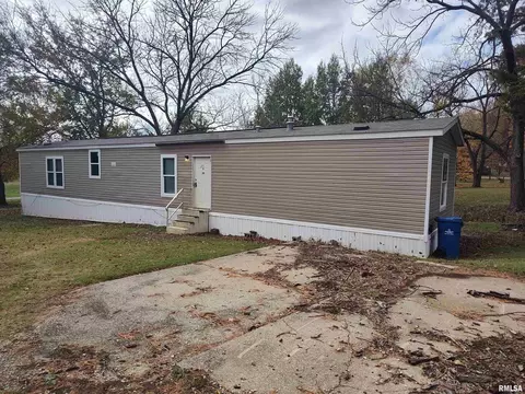 211 S Main St, West Salem, IL 62476