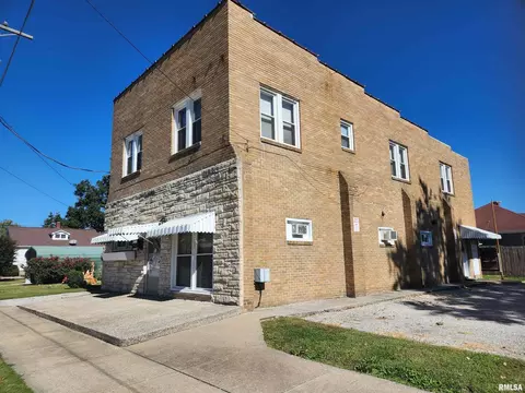 420 S Douglas St, Pinckneyville, IL 62274