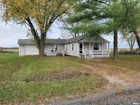 517 Dewolf St, Odin, IL 62870
