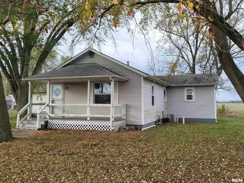 517 Dewolf St, Odin, IL 62870 photo 2