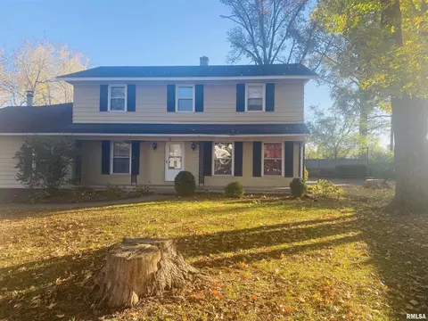 2 Gardner Dr, Centralia, IL 62801