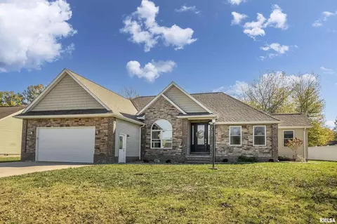 202 Excalibur Dr, Carterville, IL 62918