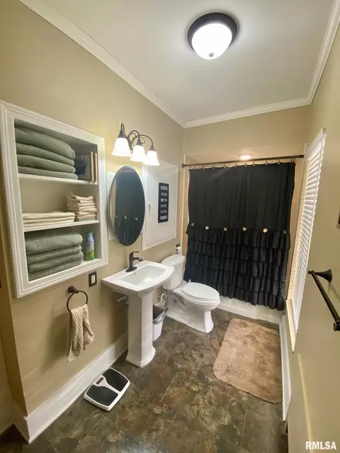 420 E Webster St, Benton, IL 62812 photo 31