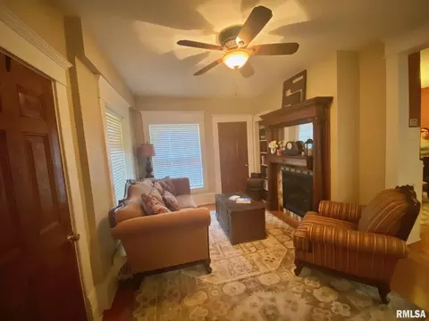 420 E Webster St, Benton, IL 62812 photo 17