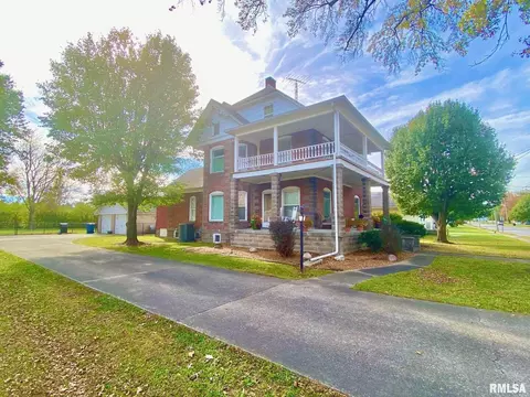 420 E Webster St, Benton, IL 62812
