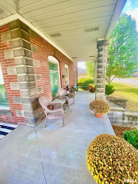 420 E Webster St, Benton, IL 62812 photo 52