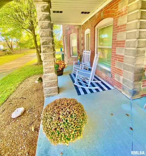 420 E Webster St, Benton, IL 62812 photo 55