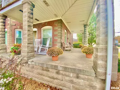 420 E Webster St, Benton, IL 62812 photo 12