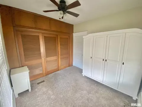 420 E Webster St, Benton, IL 62812 photo 39