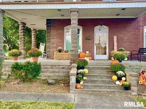 420 E Webster St, Benton, IL 62812 photo 8