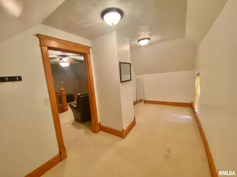 420 E Webster St, Benton, IL 62812 photo 46