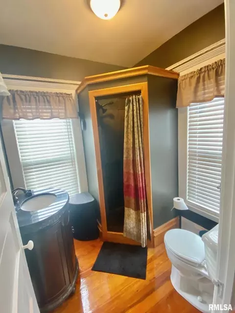 420 E Webster St, Benton, IL 62812 photo 41