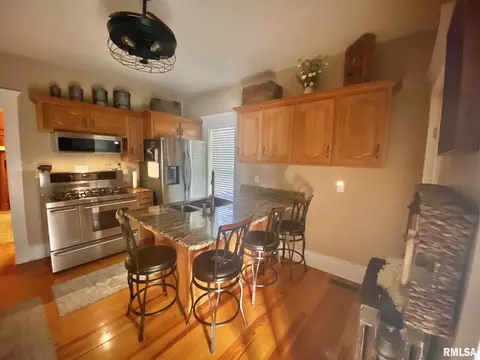 420 E Webster St, Benton, IL 62812 photo 22