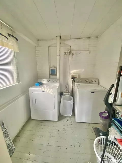420 E Webster St, Benton, IL 62812 photo 30