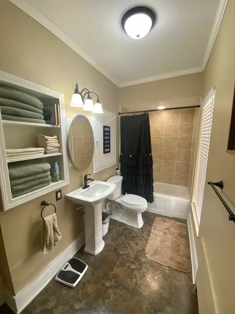420 E Webster St, Benton, IL 62812 photo 32