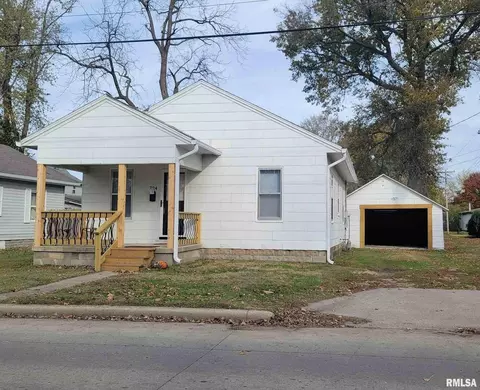 724 W Whittaker St, Salem, IL 62881
