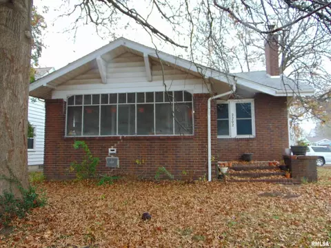 2202 Walnut St, Murphysboro, IL 62966