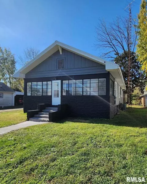 411 Madison St, Benton, IL 62812