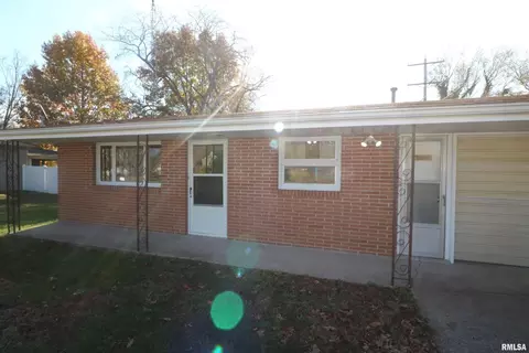 509 E Board St, Elkville, IL 62932