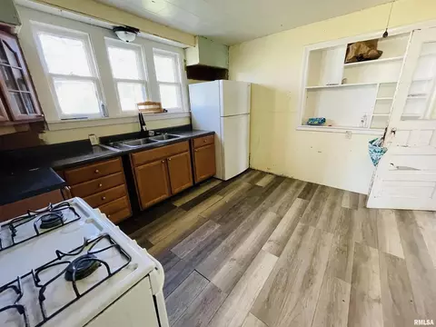 220 Johnson Ave, Centralia, IL 62801 photo 7